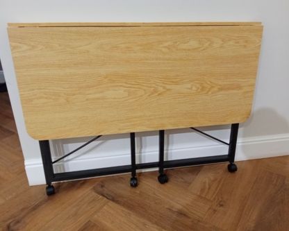 Стол раскладной на колёсиках