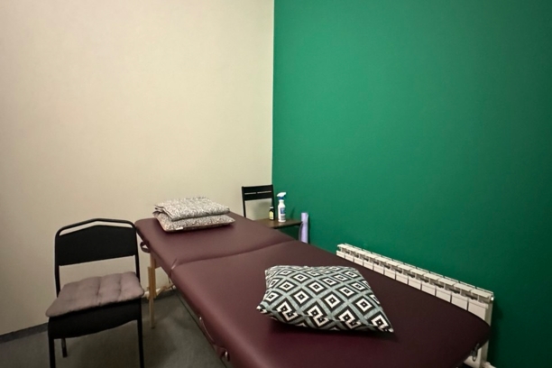 "Кабинет с массажным столом"