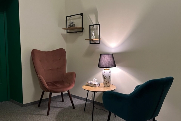 "Кабинет с массажным столом"